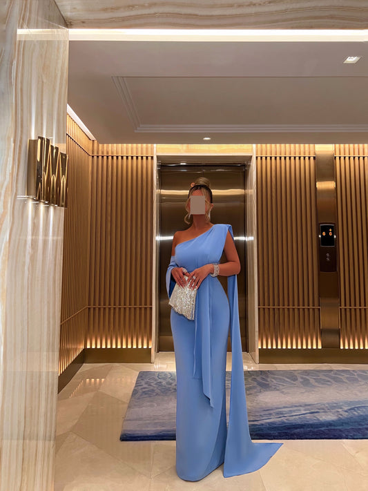 LIGHT BLUE ONE SHOULDER SIMPLE TRAIL SEMI FITTED DRESS