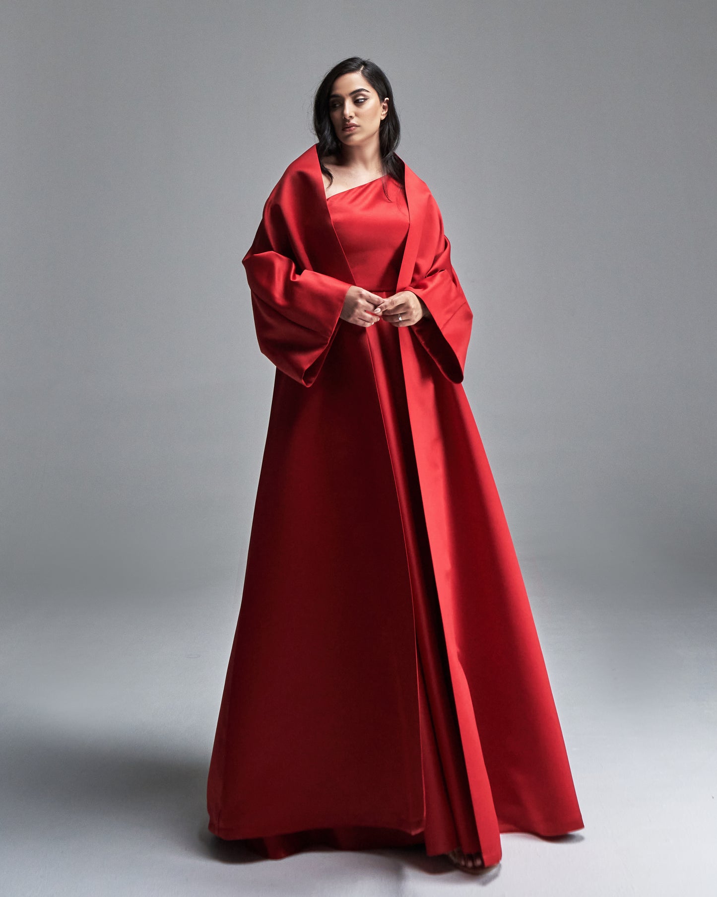 RED TUBE DRESS WITH FLARED SLEEVE ABAYA