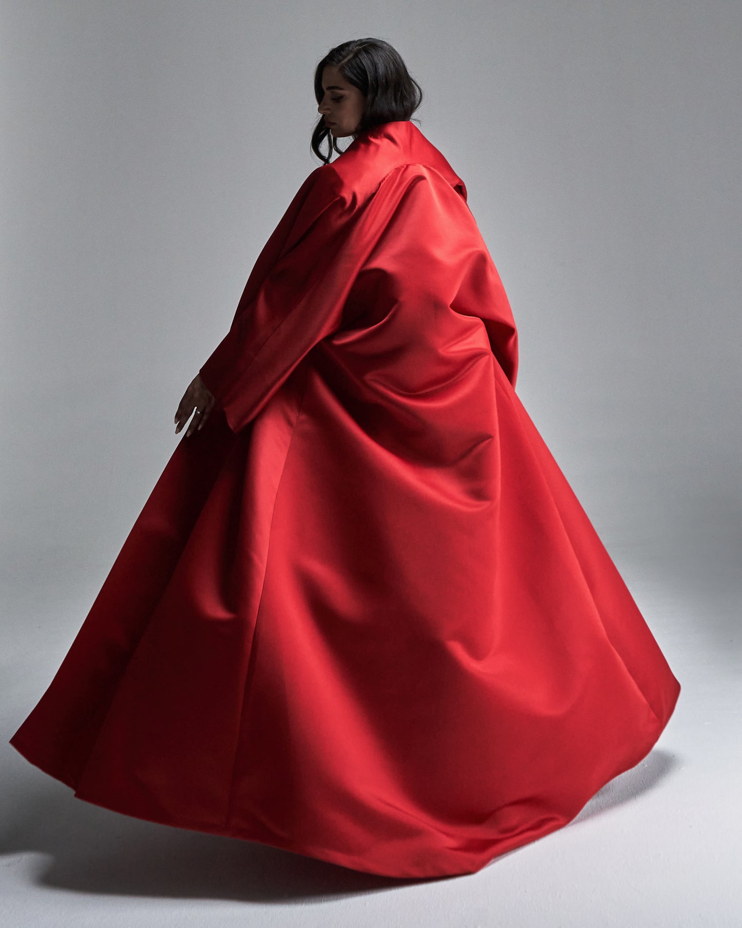 RED TUBE DRESS WITH FLARED SLEEVE ABAYA