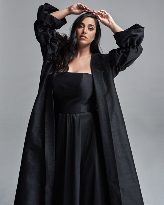 BLACK TUBE DRESS WITH EXAGGERATED SLEEVE ABAYA